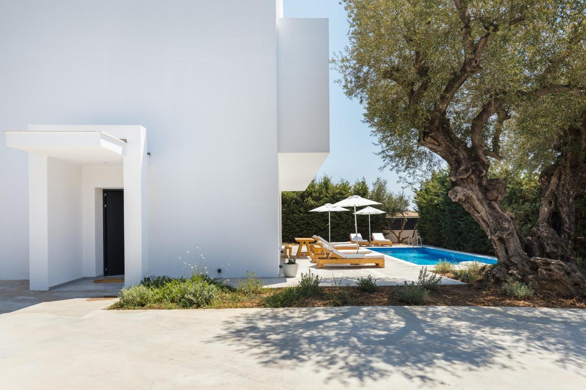 Elia Luxury *